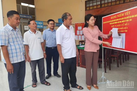 Khu vực Bình Tân, phường Long Bình, thành phố Cần Thơ có 2.332 cử tri, đến nay đã hoàn tất việc niêm yết danh sách.