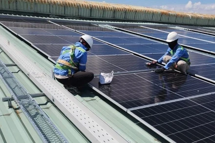 Tận dụng lợi thế quy mô, đẩy mạnh giải ngân vốn đầu tư công và phát triển các lĩnh vực mới (chuyển đổi số, kinh tế xanh) là xu thế chính. (Ảnh: PV)