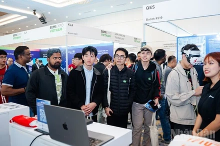 Song song với tiềm năng ngày càng lớn của AI, đầu tư vào con người vẫn là lợi thế cạnh tranh quan trọng. (Ảnh: HNV)