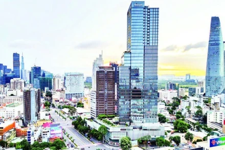 Một góc trục đường Lê Lợi nhìn từ trên cao. (Ảnh: THẾ ANH) 