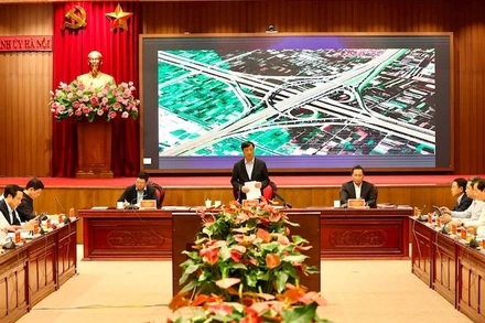 Bí thư Thành ủy Hà Nội Nguyễn Duy Ngọc phát biểu chỉ đạo cuộc họp.