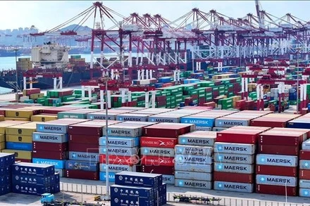 Quang cảnh cảng hàng hóa tại Thanh Đảo, tỉnh Sơn Đông, Trung Quốc. (Ảnh: THX/TTXVN)