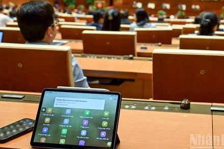 Kế thừa từ nhiệm kỳ trước về xây dựng Quốc hội điện tử, Quốc hội khóa XV đã nâng cấp, triển khai ứng dụng “Quốc hội 2.0” với cải tiến vượt bậc, nhiều tiện ích mới.