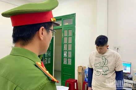 Cơ quan Cảnh sát điều tra Công an tỉnh Quảng Ngãi bắt giữ khẩn cấp đối với Võ Văn Tin, người cha ôm 2 con nhảy cầu tự tử.