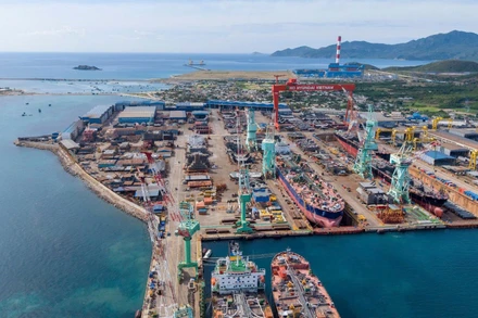 Nhà máy đóng tàu HD Hyundai Việt Nam thúc đẩy hình thành chuỗi giá trị logistics và dịch vụ hỗ trợ quanh khu vực Vân Phong.