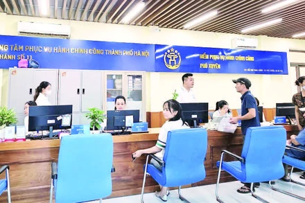 Điểm phục vụ hành chính công xã Phú Xuyên đón tiếp, xử lý thủ tục hành chính cho người dân từ ngày đầu hoạt động theo mô hình chính quyền mới.