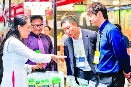 Gian hàng giới thiệu cà-phê Robusta đặc sản với người tiêu dùng Hàn Quốc tại triển lãm.