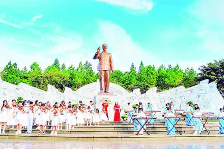 Nhiều sự kiện văn hóa lớn được tổ chức tại khu vực tượng đài Bác Hồ với các dân tộc Tây Nguyên.