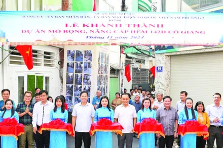 Khánh thành một tuyến hẻm sau chỉnh trang từ phong trào vận động nhân dân hiến đất năm 2024 tại phường Cầu Kiệu.