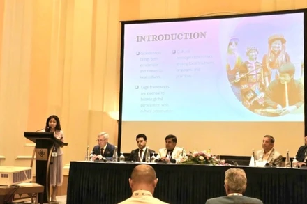 Tiến sĩ Nguyễn Phương Hòa trình bày tham luận. 