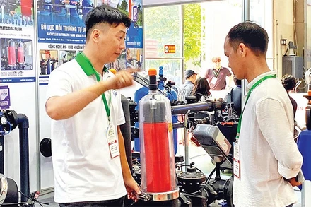 Các giải pháp công nghệ được giới thiệu tại hội chợ triển lãm Entech Hanoi 2025.