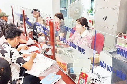 Trung tâm hành chính công cấp xã luôn cần những cán bộ, công chức có trình độ, tâm huyết để giải quyết công việc kịp thời cho người dân.