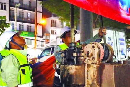 Thành phố Hồ Chí Minh thi công xây dựng tuyến Metro số 2 (Bến Thành- Tham Lương), dự kiến hoàn thành trước năm 2030.