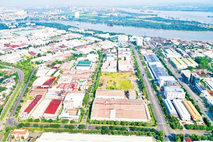 Toàn cảnh Khu chế xuất Tân Thuận nhìn từ trên cao. (Ảnh THẾ ANH)