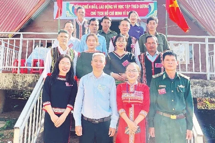 Đảng viên người dân tộc thiểu số luôn đi đầu, có nhiều đóng góp trên các lĩnh vực, góp phần quan trọng trong phát triển kinh tế-xã hội, xây dựng tổ chức đảng cơ sở vững mạnh.