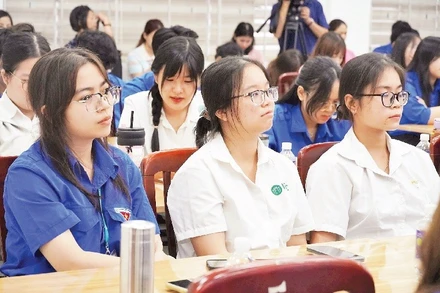 Bạn trẻ tham gia diễn đàn “Lắng nghe thanh niên nói về vấn đề mức sinh thấp tại Thành phố Hồ Chí Minh” năm 2025.