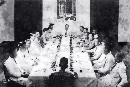 Phiên họp đầu tiên của Chính phủ lâm thời nước Việt Nam Dân chủ Cộng hòa, ngày 3/9/1945. (Ảnh Tư liệu)