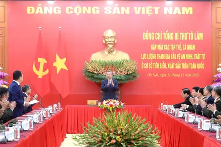 Tổng Bí thư Tô Lâm chủ trì gặp mặt tập thể, cá nhân điển hình của lực lượng tham gia bảo vệ an ninh, trật tự ở cơ sở. (Ảnh: ĐĂNG KHOA) 