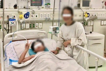 Bệnh nhi 7 tuổi đang hồi phục tốt tại Bệnh viện Nhi đồng 1. (Ảnh: Bệnh viện cung cấp)