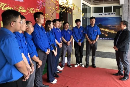 Đoàn viên thanh niên Chi nhánh Khai thác đường sắt Hà Thanh chuẩn bị phương án hỗ trợ hành khách đi tàu Tết.