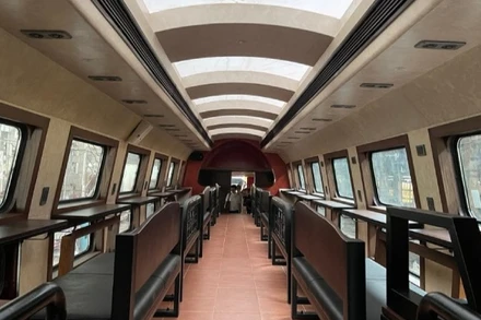 Đoàn tàu có gam màu cổ điển, nhưng phong cách thiết kế hiện đại để tạo trải nghiệm thú vị cho du khách.
