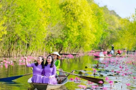 Hương Sơn mang vẻ đẹp lãng mạn vào các mùa khác nhau nhưng chưa được khám phá, khai thác.