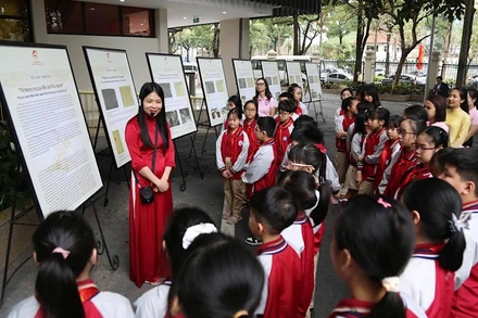 Các em học sinh trường Tiểu học Thủ Lệ (Hà Nội) tham gia sự kiện.