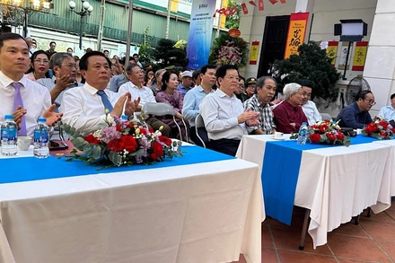 Các đại biểu tham dự buổi lễ.