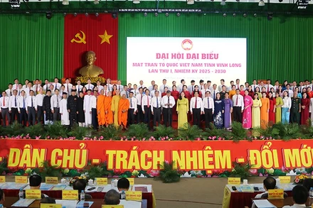 Ủy viên Ủy ban Mặt trận Tổ quốc Việt Nam tỉnh Vĩnh Long khóa 1, nhiệm kỳ 2025-2030 ra mắt Đại hội.
