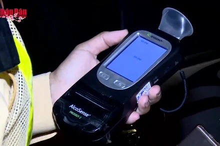 [Video] Từ 10h sáng nay (mùng 1 Tết), công an đồng loạt kiểm tra nồng độ cồn