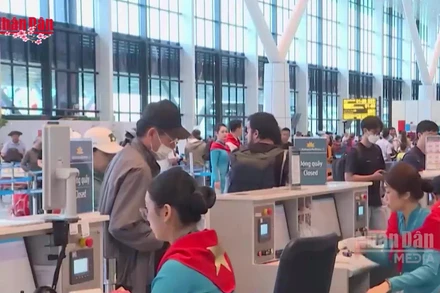 [Video] Mùng 3 Tết, sân bay Tân Sơn Nhất dự kiến phục vụ hơn 151.000 lượt hành khách