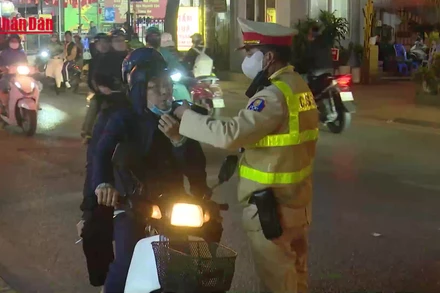 [Video] CSGT đồng loạt kiểm soát nồng độ cồn từ 10 giờ Mùng 1 Tết
