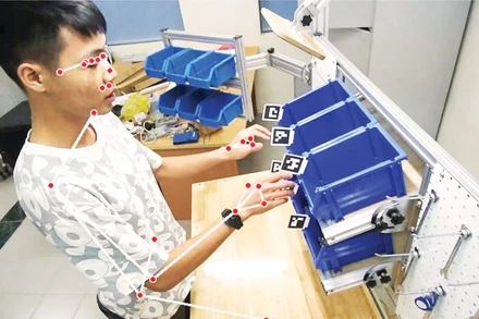 Hệ thống AI và các cảm biến IoT giúp tăng hiệu suất nhờ... thay đổi tư thế làm việc.