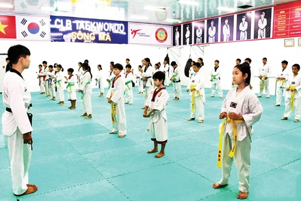 Một buổi luyện tập của các võ sinh CLB Taekwondo Sông Mã. Ảnh : BSL
