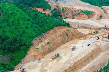 Tại dự án Đồng Đăng - Trà Lĩnh, các nhà thầu đang triển khai 276 mũi thi công, với 3.332 nhân sự và 1.500 thiết bị.