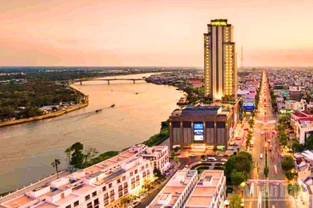 Nội ô thành phố Cần Thơ nhìn từ trên cao vào ban đêm.