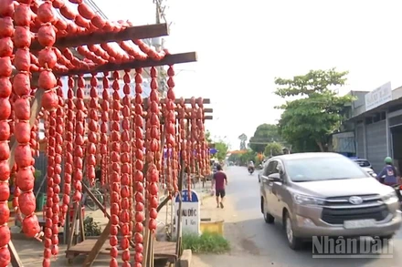 Làng nghề truyền thống làm “tung lò mò” - món ăn đặc trưng của đồng bào dân tộc Chăm