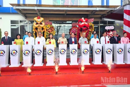 Nghi thức khánh thành Phòng khám Đa khoa Hòa Hảo - Long Mỹ.