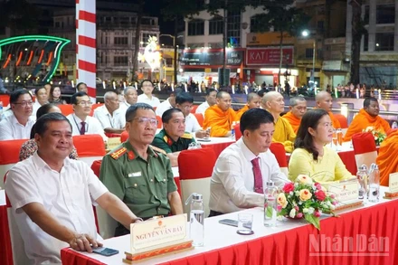 Đại biểu tham gia lễ khai mạc