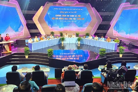 Quang cảnh Chương trình "Lắng nghe và trao đổi" với chủ đề về chính sách an sinh xã hội đối với đồng bào dân tộc thiểu số.