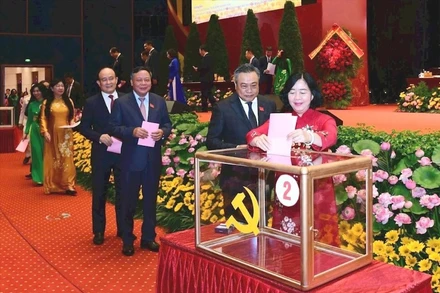Hướng Tới Đại Hội Đảng Toàn Quốc Lần Thứ Xiv - Trang 1 Các Đại Biểu Bỏ Phiếu Bầu Ban Chấp Hành Đảng Bộ Thành Phố Hà Nội Lần Thứ Xviii, Nhiệm Kỳ 2025-2030.