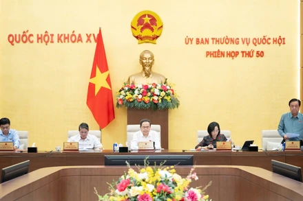 Ủy Ban Thường Vụ Quốc Hội Phó Chủ Tịch Quốc Hội Lê Minh Hoan Điều Hành Nội Dung Thảo Luận Chiều 9/10. (Ảnh: Duy Linh)