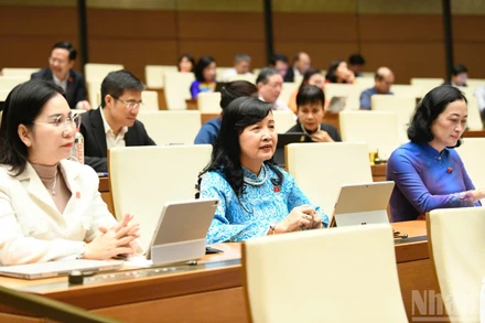 Các đại biểu Quốc hội dự phiên thảo luận ở hội trường ngày 29/10. (Ảnh: DUY LINH)