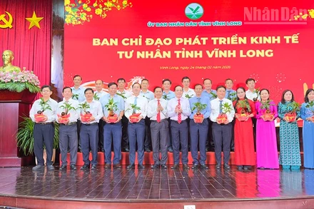 Ra mắt Ban Chỉ đạo phát triển kinh tế tư nhân tỉnh Vĩnh Long. 