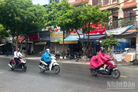 Dự báo khu vực Hà Nội chiều tối và đêm có mưa rào và dông vài nơi. (Ảnh minh họa: Đ.T)