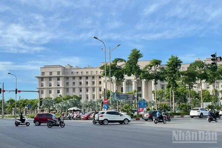 Nhiệt độ tại Hà Nội đo ở trạm Láng (Hà Nội) tới 38 độ C. (Ảnh minh họa: Đ.T)