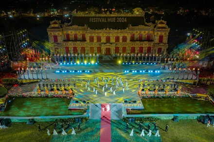 Trình diễn tại điện Kiến Trung trong dịp Festival Huế 2024. (Ảnh: Hoàng Hải)