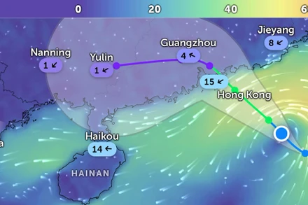 Đường đi của bão số 8 lúc 20 giờ 30 phút. (Ảnh: Zoom Earth)