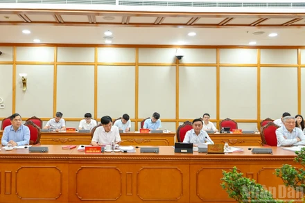 Thường trực Ban Bí thư Trần Cẩm Tú, Phó Thủ tướng Thường trực Nguyễn Hòa Bình, Chủ nhiệm Ủy ban Kiểm tra Trung ương Nguyễn Duy Ngọc, Chánh Văn phòng Trung ương Đảng Phạm Gia Túc cùng các đại biểu tại cuộc làm việc với Ban Thường vụ Tỉnh ủy Ninh Bình.