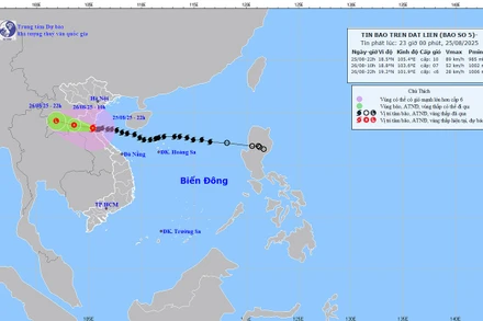 Bản đồ dự báo quỹ đạo và cường độ bão số 5 phát lúc 23 giờ ngày 25/8.
